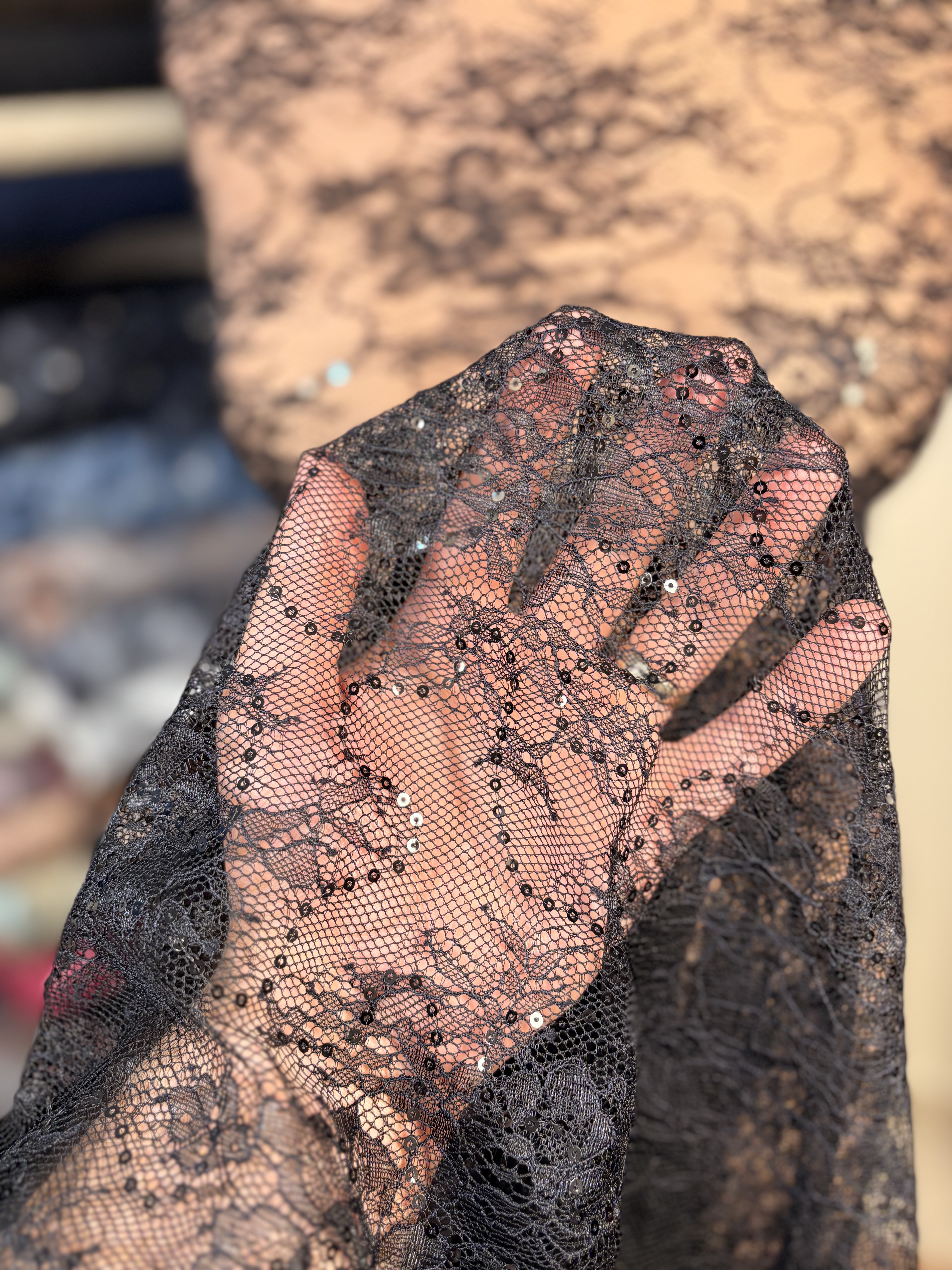 نمای روی دست دانتل فرانسه پولکدوزی مجلسی